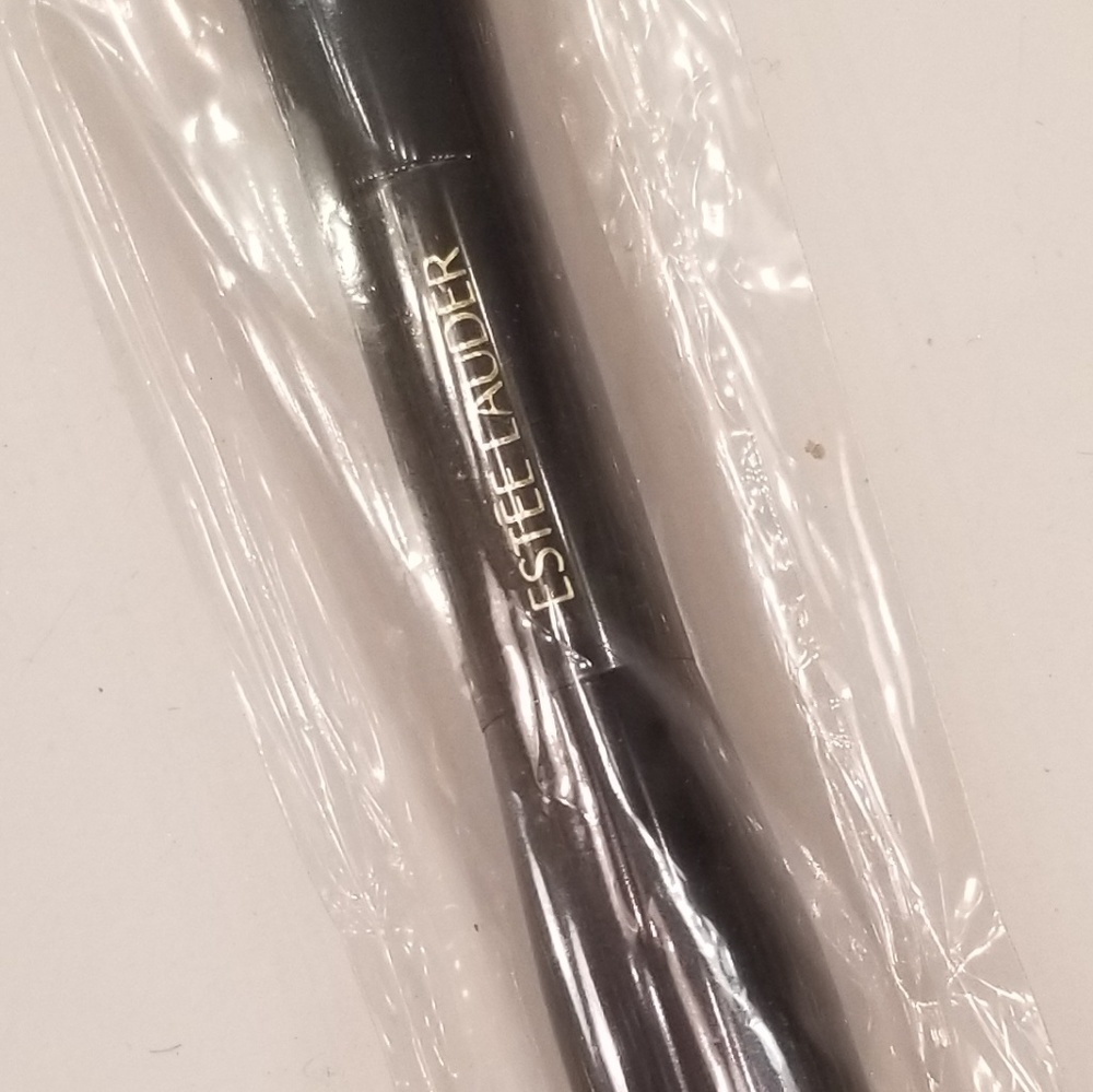 Estee Lauder dual sided make-up brush